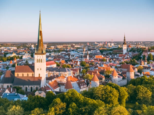 Oleviste kirik ja Tornide väljaku rivistus
