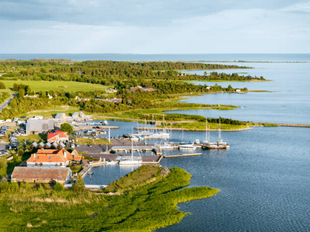 Orjaku sadam, Hiiumaa (seeria)