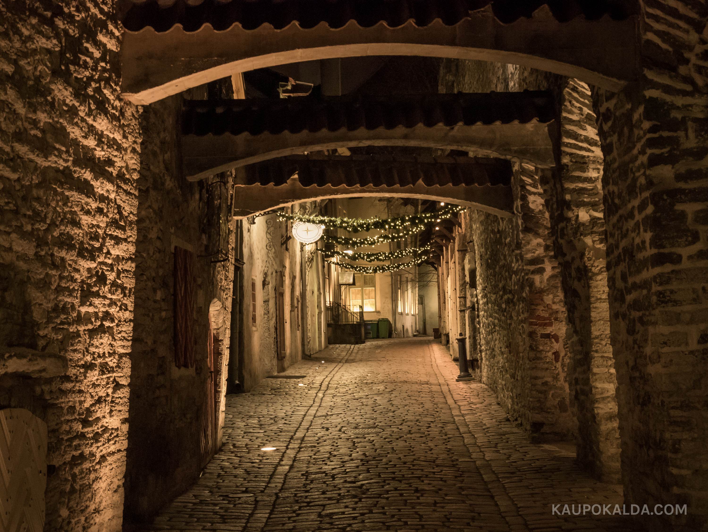 Fotojalutuskäigud Tallinnas / DIY photo tours in Tallinn with map